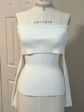 Aritzia Wilfred White Off-Shoulder Nola Sweater